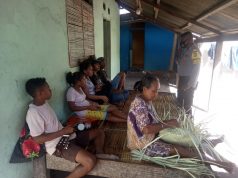 Sambangi Warga Desa, Bhabinkamtibmas Lingat Himbau Laksanakan Protokol Covid-19