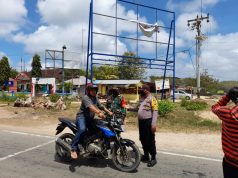 Giat Sinergitas Bhabinkamtibmas Kelurahan Saumlaki dan Babinsa dalam Ops Yustisi