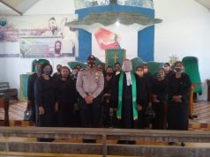 Amankan Ibadah di Gereja Pniel Jemaat GPM Keliobar, Kanit Binmas Polsek Tanimbar Utara Tetap Laksanakan Protokol Kesehatan