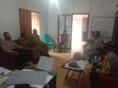 Bhabinkamtibmas Lorulun dan Kapolsek Wertamrian Kunjungi Pemdes Lorulun Sampaikan Edukasi Protokol Covid-19 dan AKB