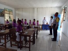 Laksanakan Kunjungan Ke Sekolah, Bhabin Latdalam Cek dan Awasi Aktfiitas Belajar Mengajar
