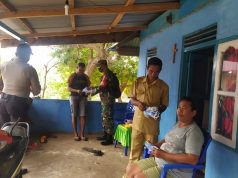 Bhabinkamtibmas Kabiarat dan Babinsa Amakan dan Giat Pembagian Masker bersama Pemdes