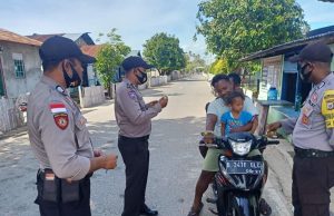 Personil Polsek Selaru Laksanakan Giat Ops Yustisi Terhadap Pelanggar Protokol Kesehatan