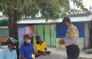 Sambangi Buruh TKBM Pelabuhan, Bhabinkamtibmas Olilit Barat Sampaikan Pesan 4M