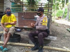Kunjungi Bapak Enosibus Liburseran, Bhabinkamtibmas Kabiarat Sampaikan Arahan Edukasi, Sosialisasi dan Himbauan Pendisiplinan Protokol Kesehatan Covid-19 dan AKB