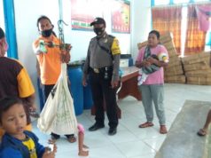 Bhabinkamtibmas Adaut Giat Sambang dan sampaikan Prokes Covid-19 di Era AKB