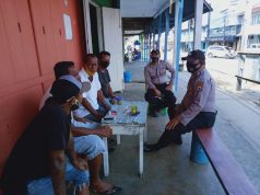 Personil Satuan Binmas Giat Kunjungan kepada Komunitas Sopis Taxi Saumlaki ajak Pelopori Prokes Covid-19 kepada Masyarakat