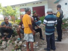 Laksanakan Patroli, Bhabinkamtibmas Adaut Sambangi Warga dan Sampaikan Protokol Kesehatan Covid-19