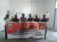 Bhabinkamtimas Sifnana Sosialisasikan Perpres Nomor 87 Tahun 2016 tentang Satgas Saber Pungli Kepada Securiti Pasar Omele Desa Sifnana
