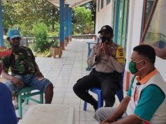 Sambangi Warga Desa, Bhabinkamtibmas Olilit Barat Laksanakan Giat Edukasi, Sosialisasi dan Himbauan Protokol Kesehatan Covid-19 dan AKB