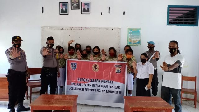 9. Polsek Selaru_saber Pungli