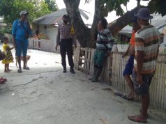 Giat Sambang Bhabinkamtibmas Kabiarat, berikan teguran kepada Warga yang tidak bermasker