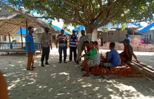 Kepada Warga Desa, Bhabinkamtibmas Matakus Sampaikan Arahan tentang Edukasi, Sosialisasi dan Himbauan Pendisiplinan Protokol Kesehatan Pencegahan Covid-19