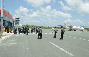 Rutin Personil Ops Aman Nusa II Polres Kep. Tanimbar Giat PAM Pelaku Perjalanan Pesawat Wings Air