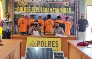 Kapolres Kep. Tanimbar AKBP Romi Agusriansyah, S.I.K., Gelar Pres Release Kasus Pencurian Solar Cell bersama Awak Media Tanimbar