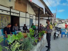 Bhabinkamtibmas Waturu Laksanakan Giat Edukasi, Sosialisasi dan Protokol Kesehatan Covid-19 Bagi Warga Desa