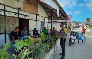 Bhabinkamtibmas Waturu Laksanakan Giat Edukasi, Sosialisasi dan Protokol Kesehatan Covid-19 Bagi Warga Desa