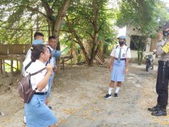 Sambangi Siswa/Siswi SMA, Bhabinkamtibmas Waturu Laksanakan Giat Perimbangan Ops Yustisi Pendisiplinan Protokol Kesehatan Covid-19