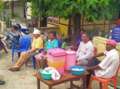 Bhabinkamtibmas Olilit Timur Sambangi warga yang sedang membangun dan sampaikan 4M