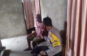Bhabinkamtibmas Kabiarat Sampaikan Patuhi 4M dalam giat sambang warga