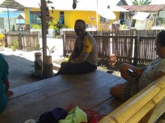 Sambangi Ibu-Ibu Desa, Bhabinkamtibmas Kabiarat Sampaikan Pesan 4M