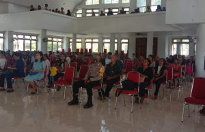 Bhabinkamtibmas Desa Lelingluan Bersama P.S. Kanit Binmas Polsek Tanut Ikuti dan Amankan Ibadah Hari Minggu, dan Sampaikan Pesan Kamtibmas