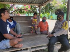 Sambangi Warga, Bhabinkamtibmas Olilit Barat Sampaikan Pesan 4 M