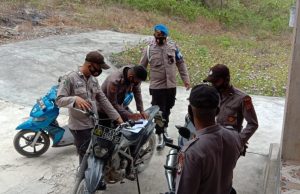 Personil gabungan Fungsi Pengawasan dan Verifikasi Polres Kep. Tanimbar Giat Pemeriksaan dan Pengawasan di Polsek Fordata