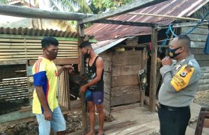 Sambangi Bapak Tommy Naralyawan, Bhabinkamtibmas Desa persiapan Ilngei Barat Sampaikan Pesan 4M