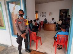 Bhabinkamtibmas Waturu Hadiri dan Amankan Lomba Kebersihan Desa Menyongsong HUT Kabupaten Kepulauan Tanimbar