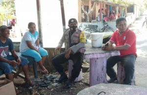 Sambangi Warga Desa Binaan, Bhabinkamtibmas Adaut Sampaikan Arahan Edukasi, Sosialisasi dan Himbauan Pendisiplinan Penerapan Protokol Kesehatan Pencegahan Covid-19