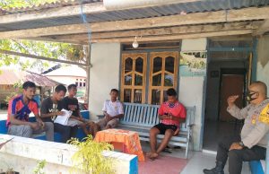 Sambangi Pemuda Desa, Bhabinkamtibmas Bomaki Sampaikan Arahan Edukasi, Sosialisasi dan Himbauan Pendisiplinan penerapan protokol kesehatan pencegahan Covid-19