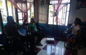 Keluarga Bapak Kaspar Lefulefu, Bhabinkamtibmas Meyano Bab Sampaikan Arahan Edukasi, Sosialisasi dan Himbauan Pendisiplinan Penerapan Protokol Kesehatan Pencegahan Covid-19