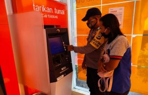Giat Problem Solving Bhabinkamtibmas Wowonda terkait koordinasi dengan pihak Bank BNI tekait Dana Bansos Warga