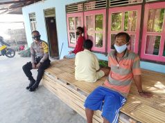 Sambangi Bapak Amandus Rurume, Bhabinkamtibmas Lauran Perimbangan Operasi Yustisi Pendisiplinan Protokoler Kesehatan Pencegahan Penularan Covid-19