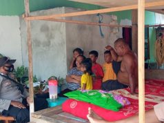 DDS Keluarga Bapak Demi Uwuratu, Bhabinkamtibmas Adaut Sosialisasikan Adaptasi Kebiasaan Baru