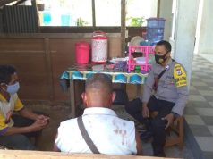 Sambangi Bapak Yance Angwarmase dan Bapak Yohanes Lamere, Bhabinkamtibmas Kabiarat Sampaikan Pesan 4M