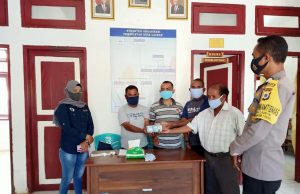 Bhabinkamtibmas Lauran Amankan Penyaluran Bantuan Langsung Tunai (BLT) Sumber Dana Desa Tahap IV Kepada Warga Desa Binaan