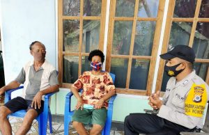 DDS Keluarga Bapak Lukas Masela, Bhabinkamtibmas Wowonda Sampaikan Arahan Edukasi, Sosialisasi dan Himbauan Pendisiplinan Protokol Kesehatan Covid-19 dan AKB