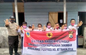 Bhabinkamtibmas Desa Bomaki Sosialisasikan Satgas Saber Pungli Kepada Siswa/Siswi SMP N 5 Tansel