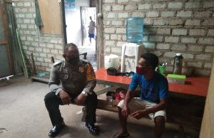 Sambangi Bapak Toni Ranyabar, Bhabinkamtibmas Desa Persiapan Ilngei Barat Sampaikan Pesan 4M