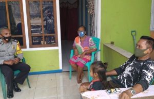 Bhabinkamtibmas Sifnana Sambangi Bapak Andarias Londar dan Isterinya Sampaikan Arahan Edukasi, Sosialisasi dan Himbauan protokol kesehatan Covid-19 dan AKB