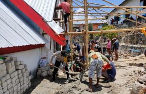 Bhabinkamtibmas Wowonda Laksanakan Giat Baksos Renovasi Gedung Gereja Katolik Santa Maria Imaculata Wowonda
