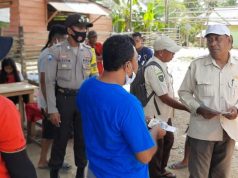 Bhabinkamtibmas Batuputih Bersama Team Samsat Keliling Laksanakan Pemeriksaan Surat Kendaraan Para Pengendara Roda Empat