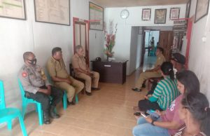 Sambangi Staf Pemdes, Bhabinkamtibmas Lorulun Sampaikan Arahan dan Himbauan AKB