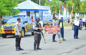 Kabag Ops Polres Kep. Tanimbar dampingi Sekretaris Satpol PP. Kep. Tanimbar Pimpin Ops Yustisi rutin