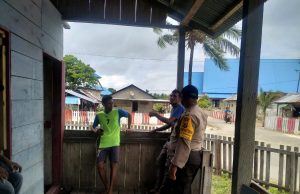 Bhabinkamtibmas Bomaki Edukasi Protokol Kesehatan Pencegahan Covid-19