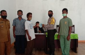 Bhabinkamtibmas Matakus Amankan Rapat dan Pembagian BLT Triwulan II
