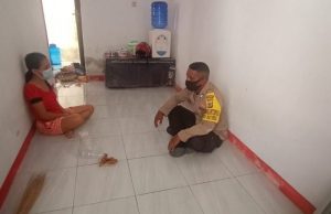 Sambangi Keluarga Olivia Boinsera, Bhabinkamtibmas Matakus Sampaikan Arahan tentang Edukasi, Sosialisasi dan Himbauan Pendisiplinan Penerapan Protokol Kesehatan Pencegahan Covid-19