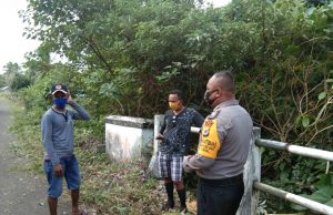 Sambangi pemuda yang sementara kurvei, Bhabinkamtibmas Ilngei Barat sampaikan himbauan Prokes Covid-19